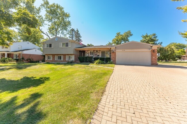 Photo - 2616 Douglas Dr