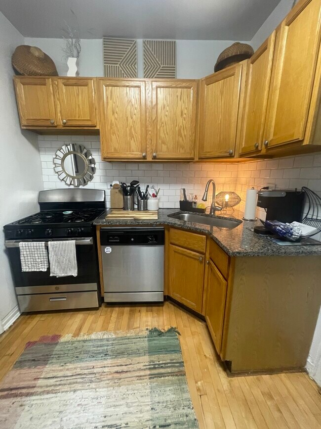 Photo - 3915 N Southport Ave Unit 2W