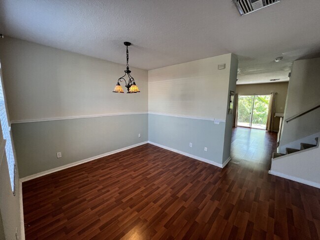 Photo - 1245 Beckenham Way
