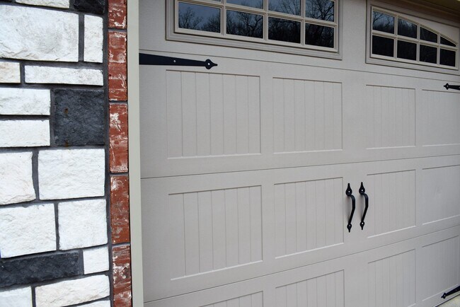 Photo - Modern Comfort Meets Prime Location – Stylish 2 Bed/2 Bath Duplex in St. Robert!