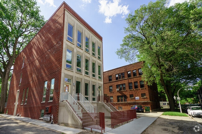 Building Photo - 2812 N Mildred Ave Unit 3 Rental