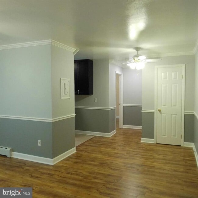 Building Photo - 2848 Annandale Rd Unit 124