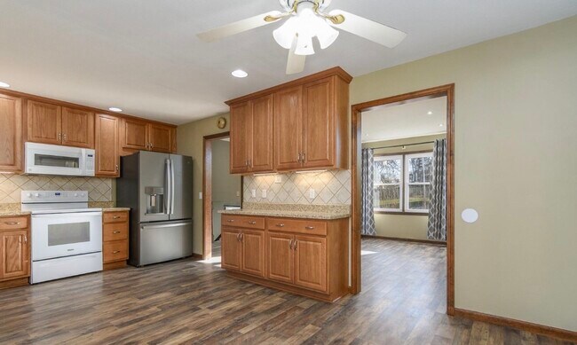 Photo - 404 Elm Tree Dr