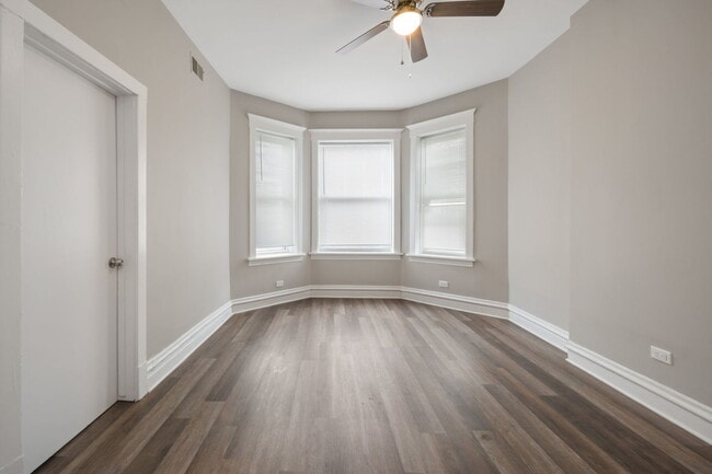 Photo - 6112 S Ingleside Ave Unit 1S