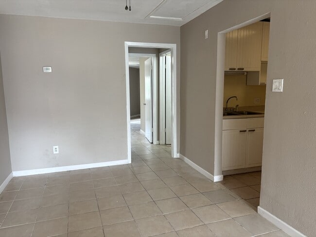 Photo - 1014 Graham Dr