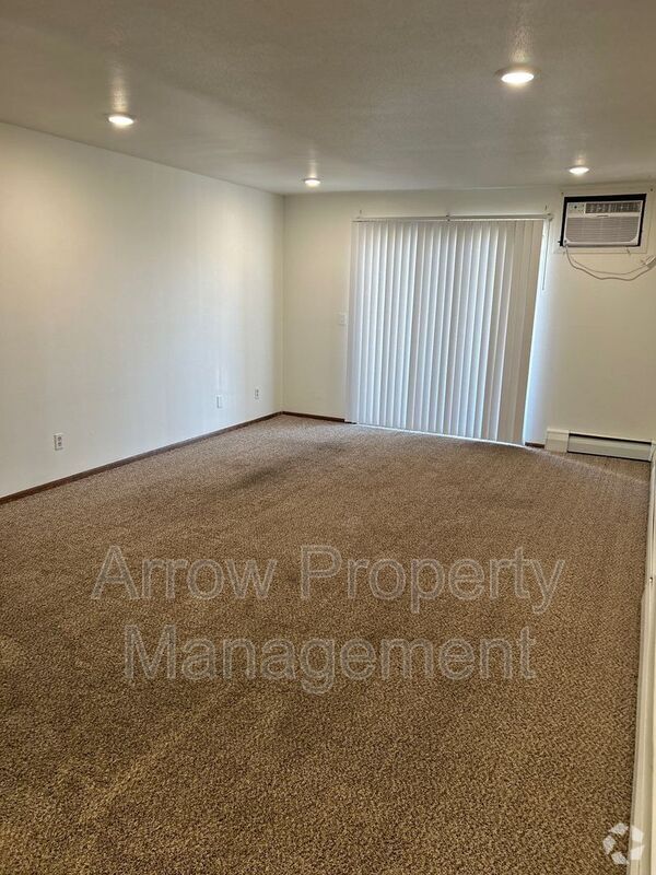 Building Photo - 215 E Arbor Ave Rental