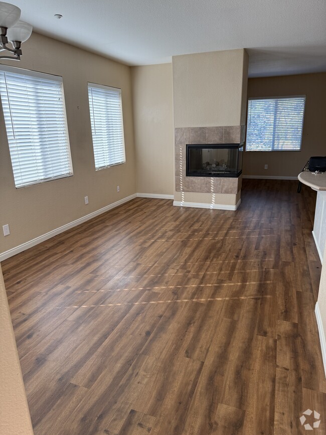 Building Photo - 3177 Dehesa Rd Unit 15 Rental