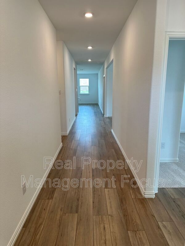 Photo - 239 Jenkinson Dr