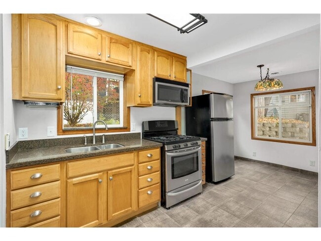 Photo - 2340 Ives Ln N