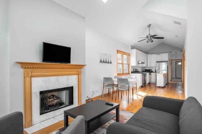 Photo - 1359 W Hubbard St Unit 3