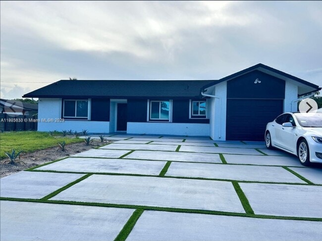 Building Photo - 4521 SW 55th Ave