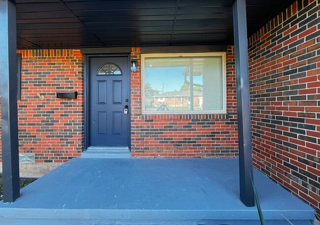 Photo - 5852 NW Dearborn Ave