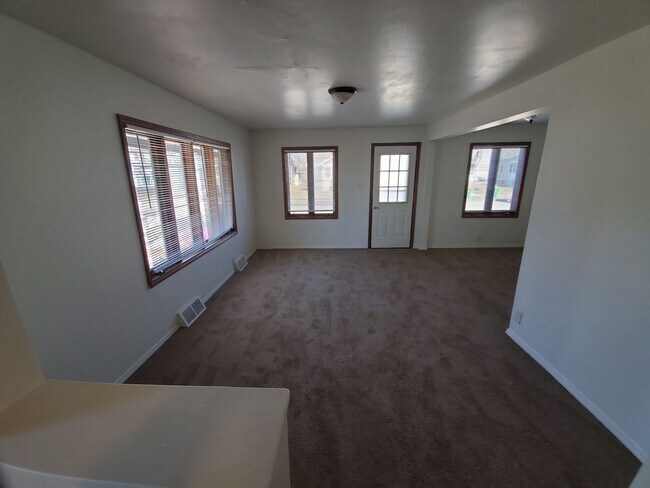 Photo - 935 Dousman St
