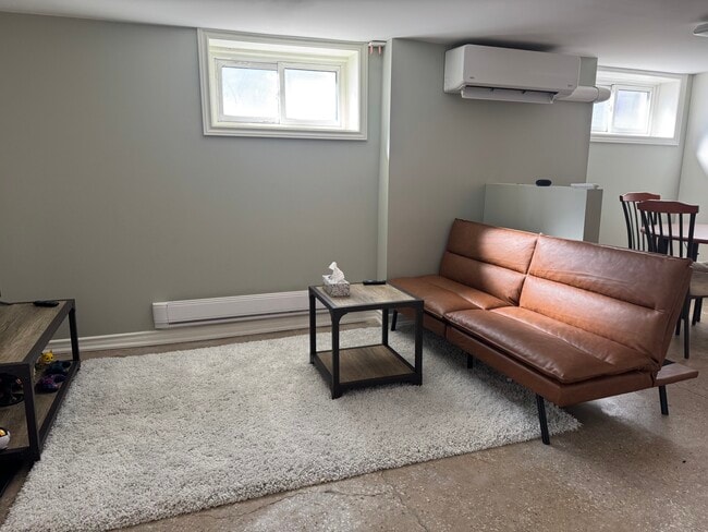 Building Photo - 37 Ash Cres