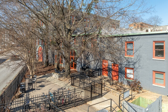 Courtyard - Farmer's Exchange Athens