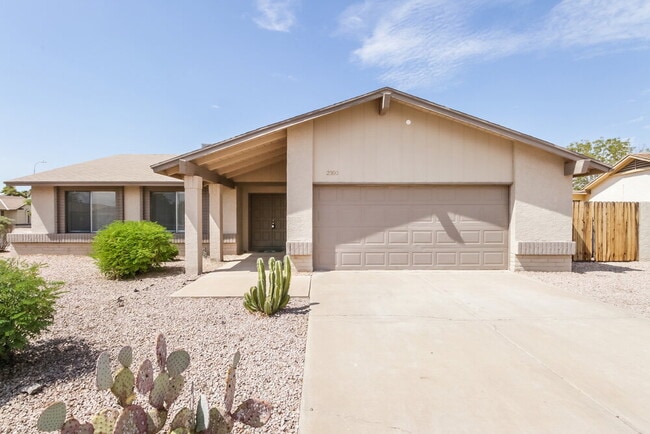 Building Photo - 2300 E Chicago St