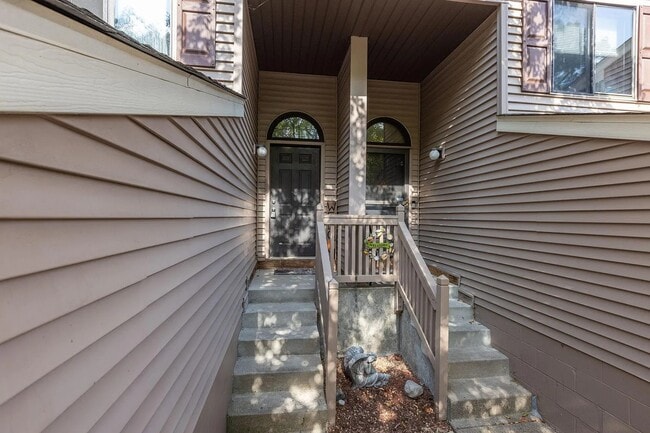Photo - 105B South Dr
