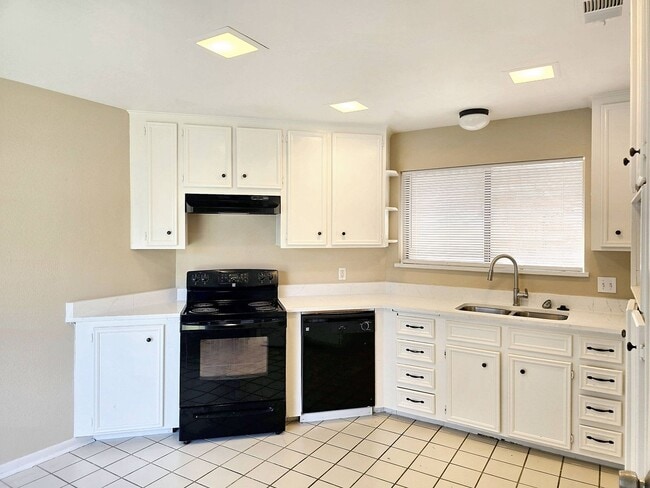 Photo - 16635 Neumann Dr