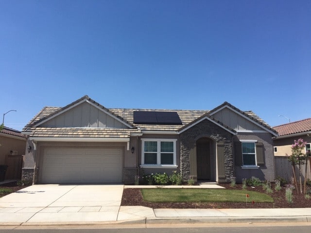 Building Photo - BEAUTIFUL ALMOST NEW HOME IN CLOVIS!