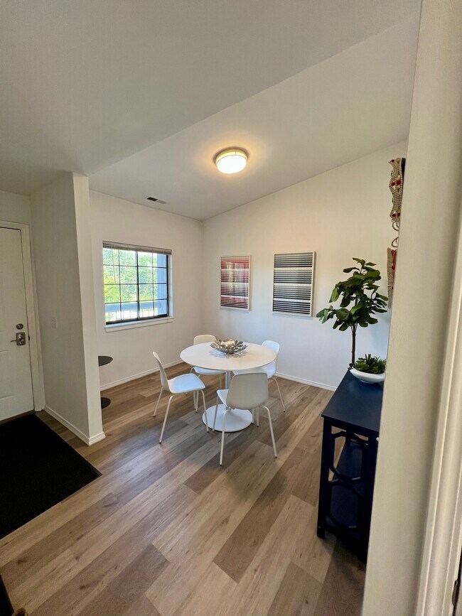 Photo - 525 Riverine Dr