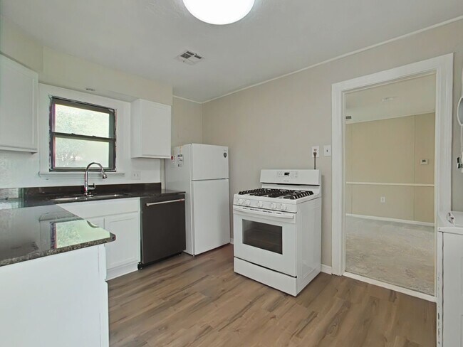 Photo - 1307 NW Maple Ave