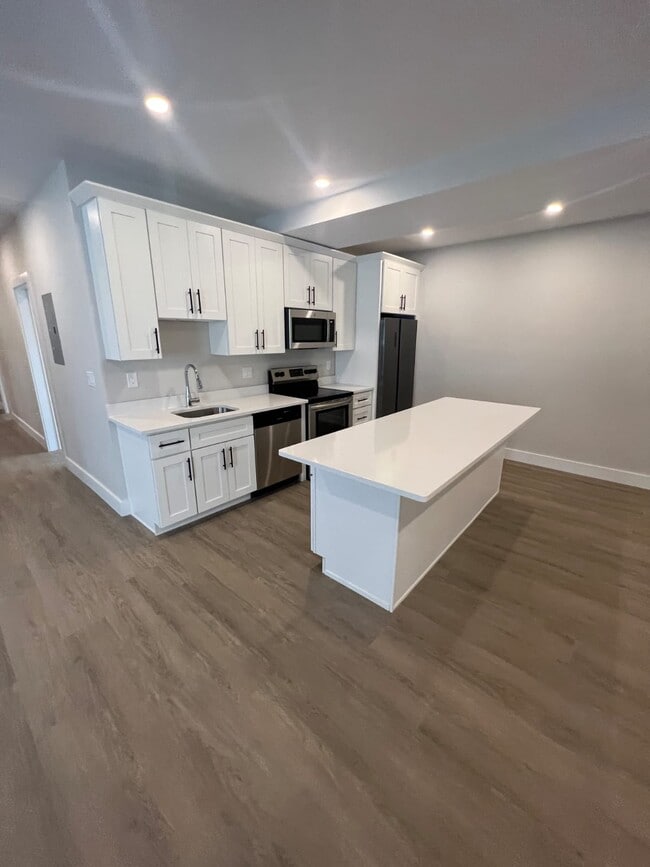 Building Photo - 63 Perrin St Unit 1 Rental