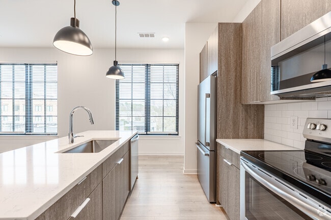 2BR, 2.5BA - 1,044SF - Kitchen