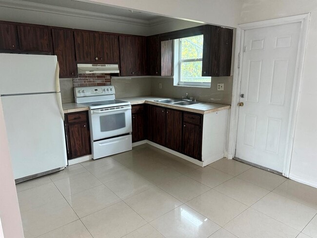 Photo - 6019 Hayes St