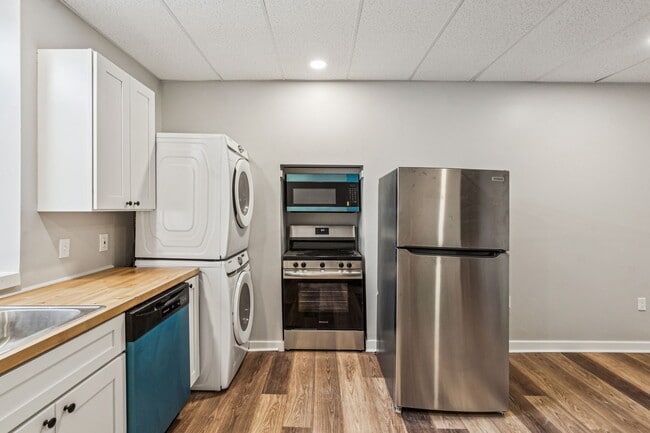 Photo - 2553 E Somerset St Unit 1R