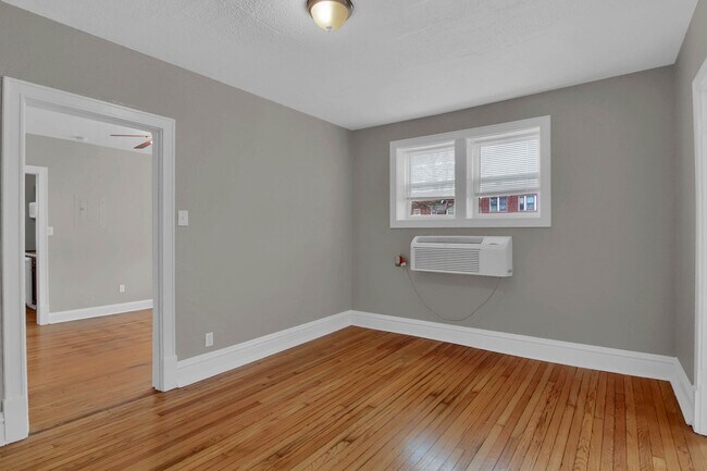 Photo - Incredible Super Studio Unit 3922 1S - 344