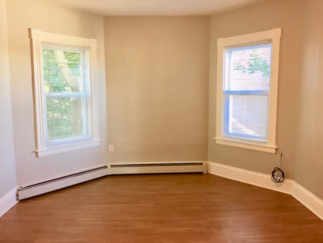 Building Photo - 115 1/2 Eastern Ave Rental