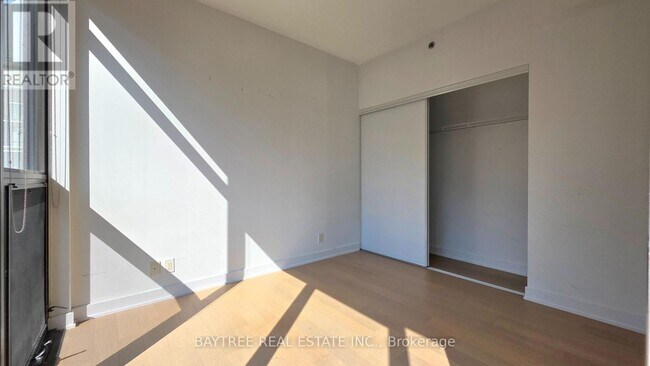 Photo - 15 Beverley St Unit 608