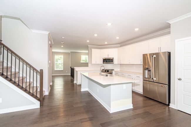 Photo - 953 Yorkshire Ln