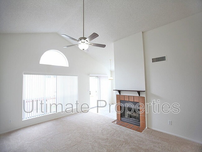 Photo - 448 E Topeka Dr