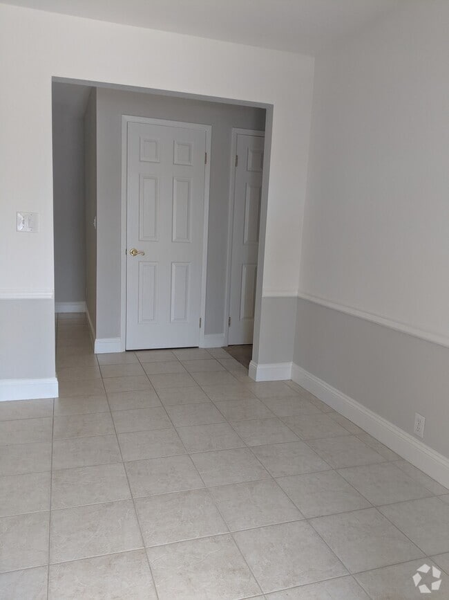 Building Photo - Beautiful Ground Level Front Unit #1 Rental
