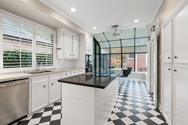 Photo - 230 Lakeside Blvd