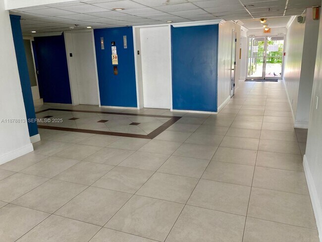 Photo - 16450 NW 2nd Ave Unidad 401