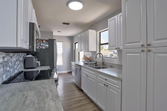 Photo - 6052 Lace Wood Cir