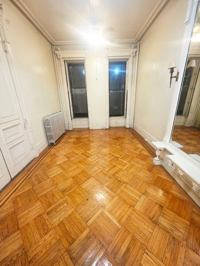 Building Photo - 105 Halsey St Rental
