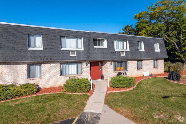 Building Photo - Garden Bay Square