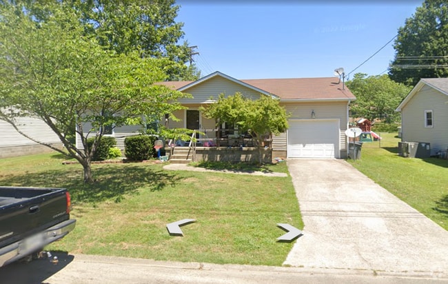 Building Photo - 3 Bed / 1 Bath / 1 car garage House in May...