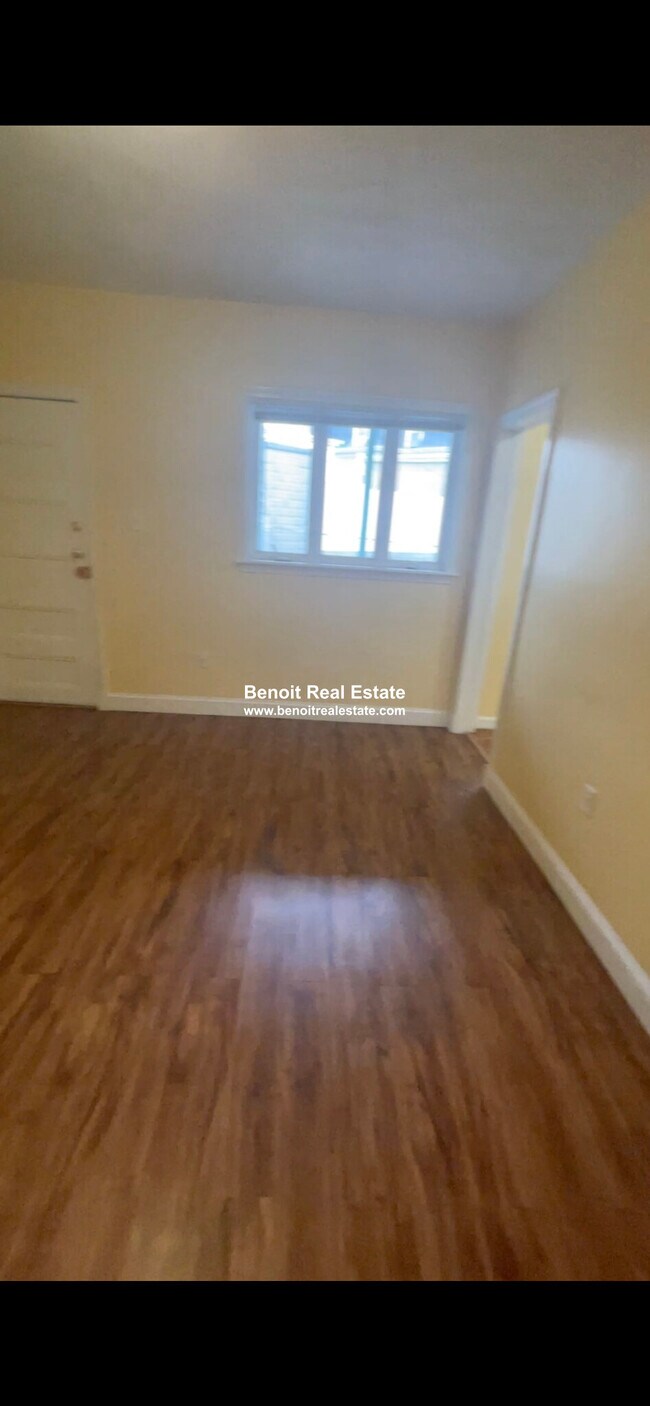 Photo - 225 Holland St