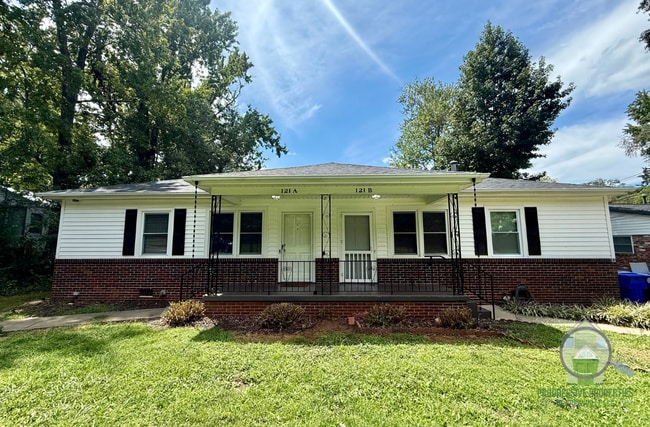 Building Photo - 121A White Oak Dr Rental