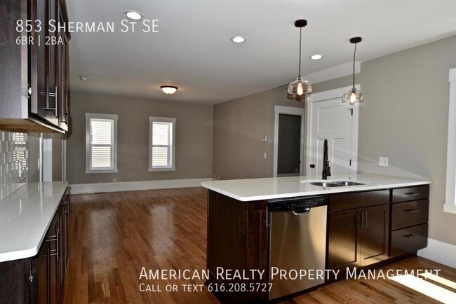 Photo - 853 Sherman St SE