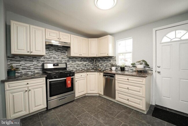 Photo - 1847 E Harold St