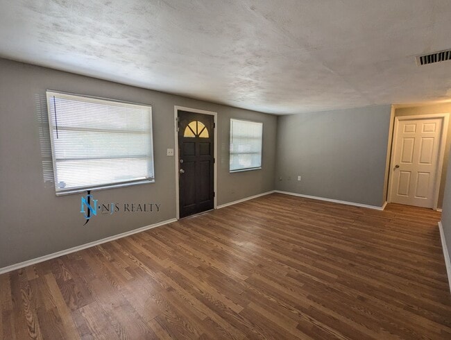 Photo - Must See 3/2/1 over 1000sf with tile/laminate floors, fresh paint, fenced yard and large living r...