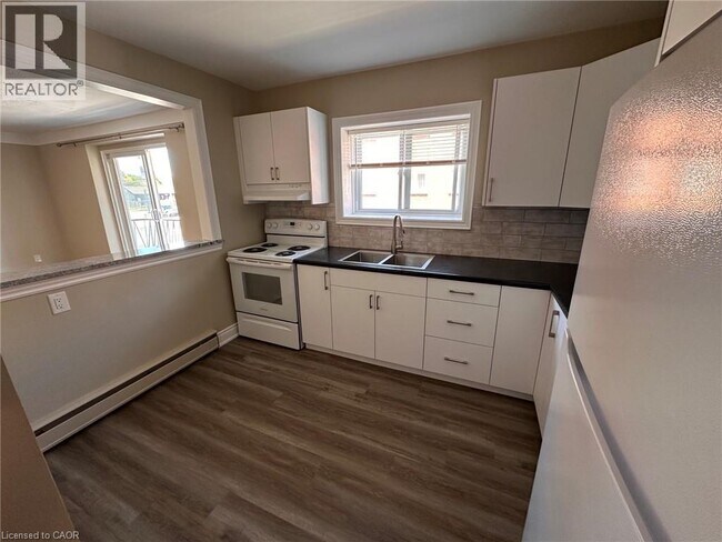 Photo - 723 Upper James St Unit 2