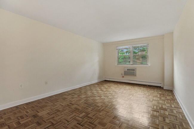 Hamilton Court Apartments