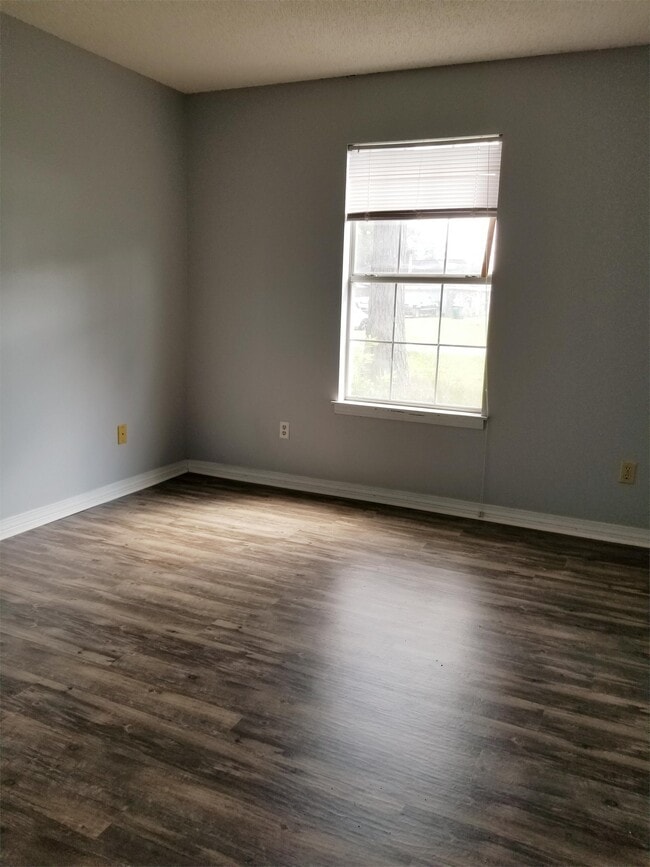 Photo - 7908 Martin Bluff Rd