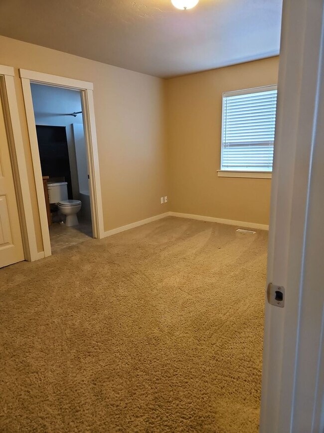 Photo - Beautiful 3 bedroom 2 bath home with a great location.